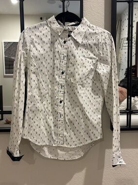 NWT Rank 45 Women’s White Printed Long-Sleeve Button-Down Shirt